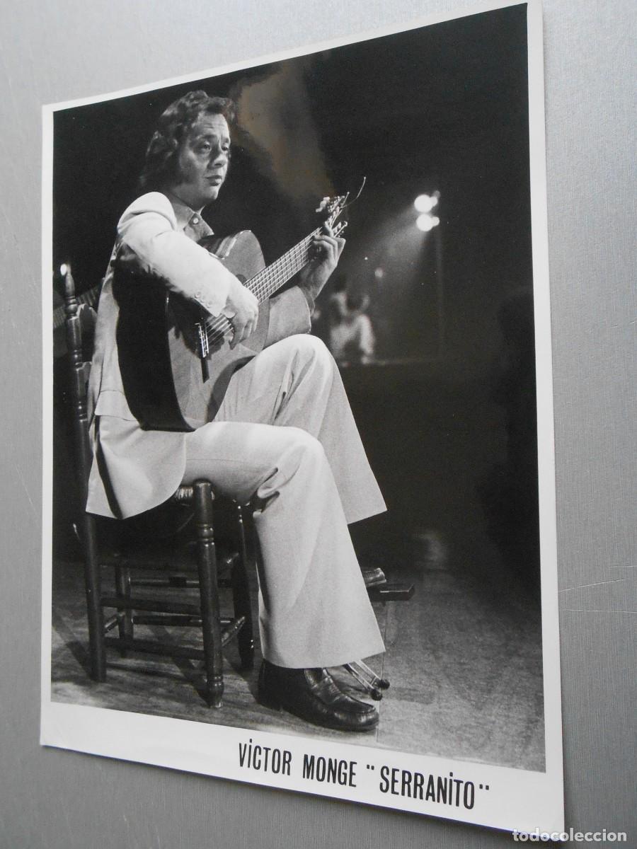 Fotos de Cantantes: FOTO de - VICTOR MONGE &rdquo;SERRANITO&rdquo; -, de 18 x 24 cms.