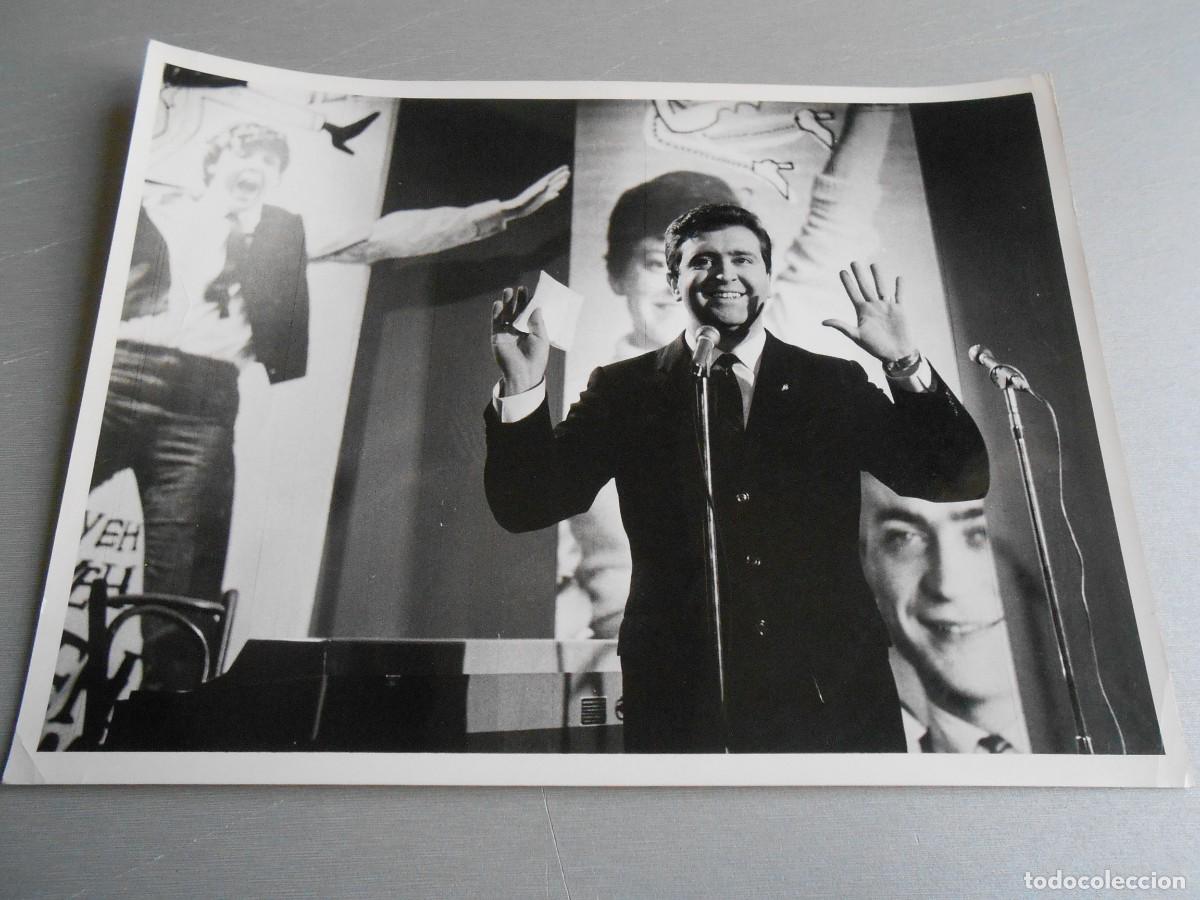 Photos of Singers: FOTO de - JOSE LUIS URIBARRI -, de 24 x 18 cms.