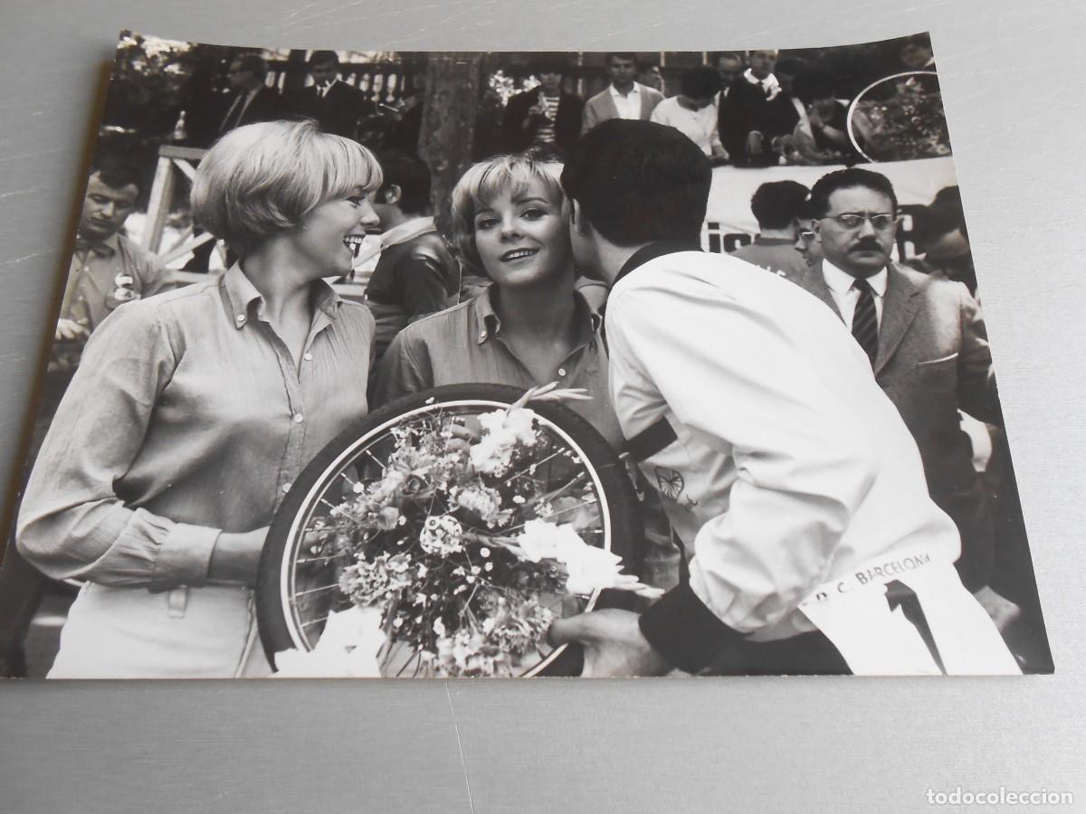 Photos of Singers: FOTO de - PILI y MILI -, de 24 x 18 cms.