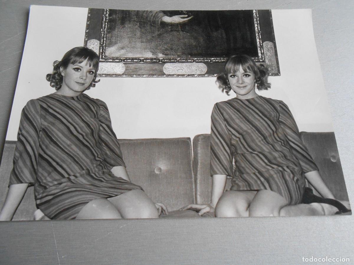 Photos of Singers: FOTO de - PILI y MILI -, de 18 x 13 cms.