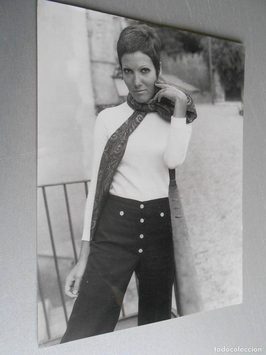 Photos of Singers: FOTO de - LIA UYA -, de 18 x 24 cms.