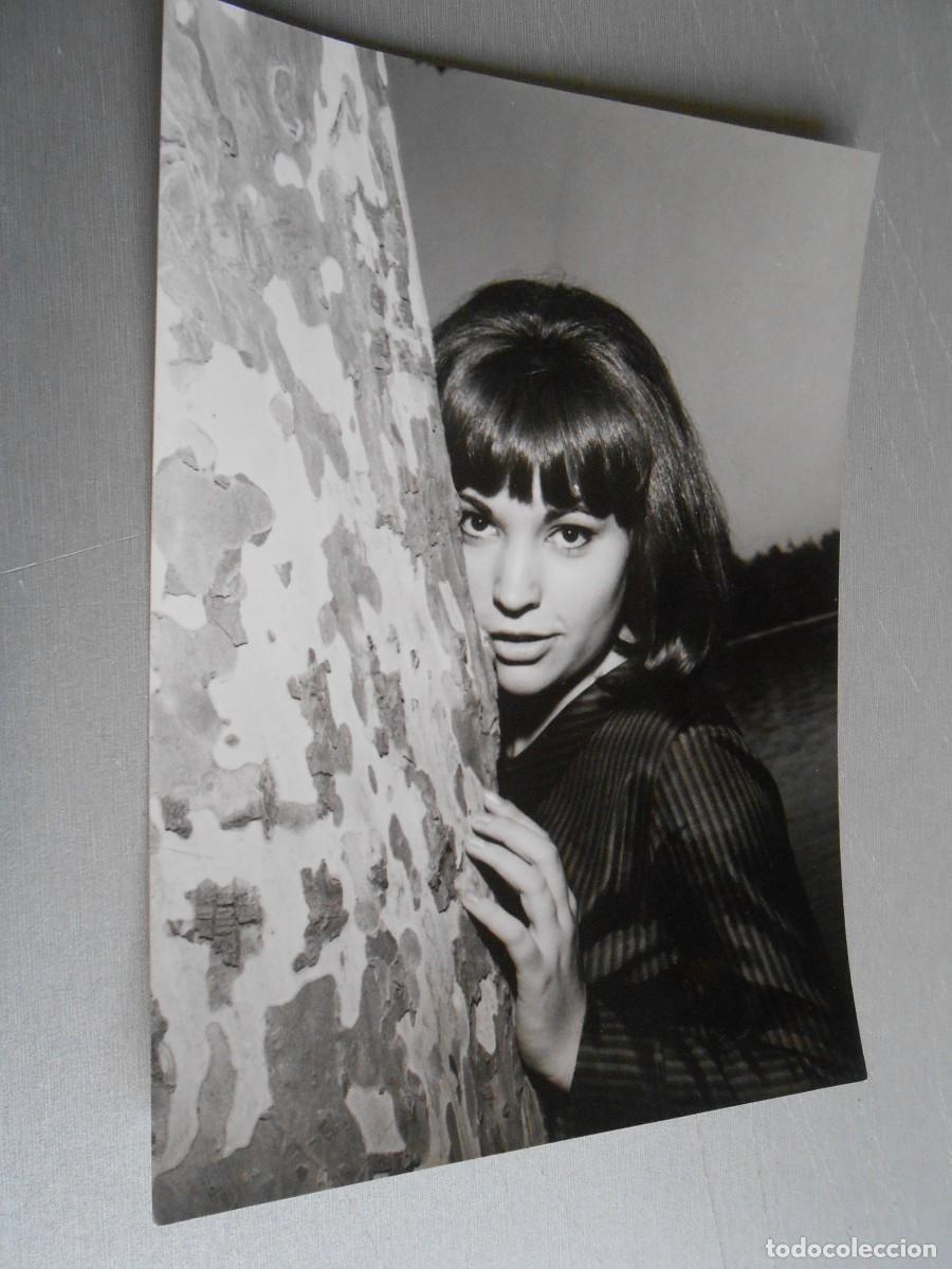 Photos of Singers: FOTO de - ROSALIA -, de 13 x 18 cms.