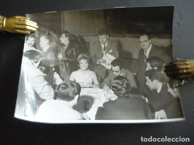 Fotos von Musikern: VIKKI CARR CANTANTE ANTIGUA FOTOGRAFIA ORIGINAL 24 X 18 CM