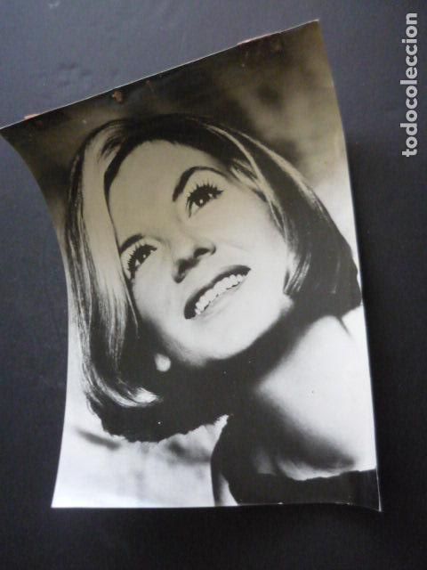Photos de Chanteurs et Chanteuses: VIKKI CARR CANTANTE ANTIGUA FOTOGRAFIA ORIGINAL 24 X 18 CM