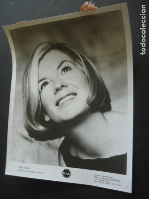 Photos of Singers: VIKKI CARR CANTANTE ANTIGUA FOTOGRAFIA ORIGINAL 24 X 18 CM