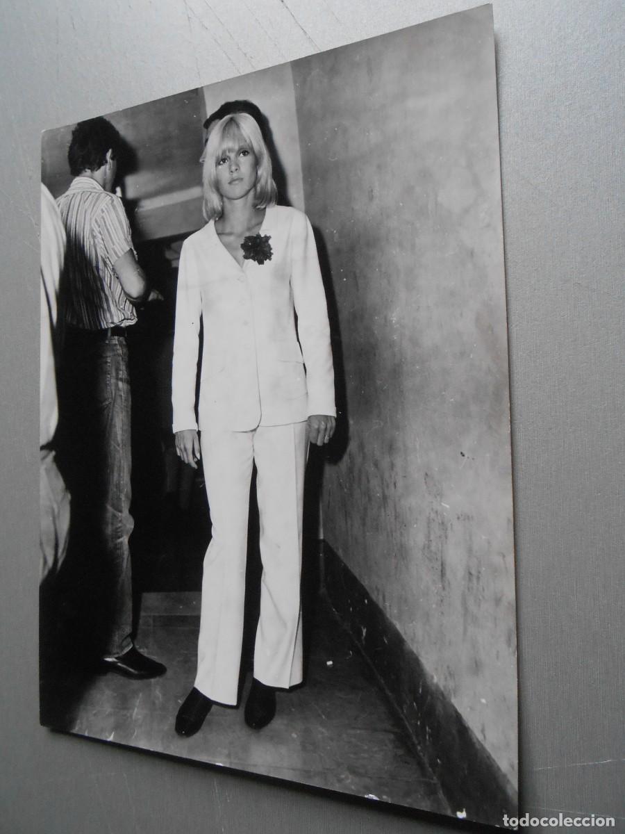 Fotos de Cantantes: FOTO de - SYLVIE VARTAN -, de 18 x 24 cms.