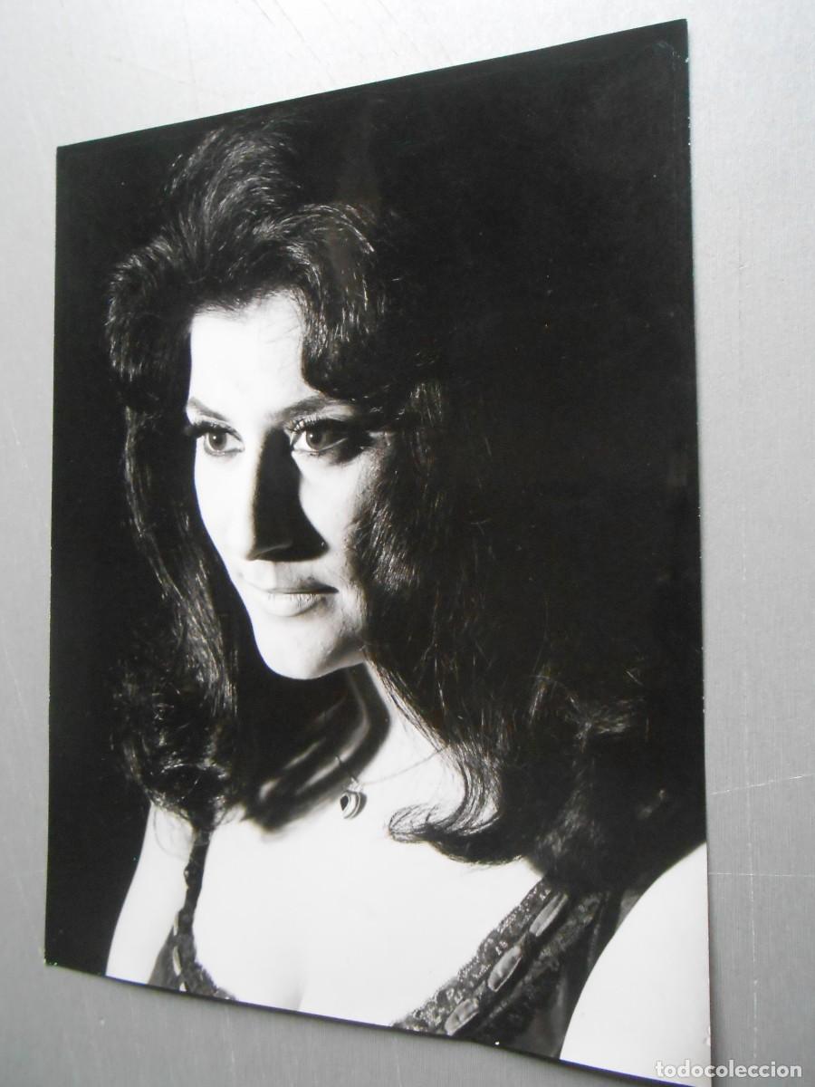 Photos of Singers: FOTO de - AMINA -, de 18 x 24 cms.