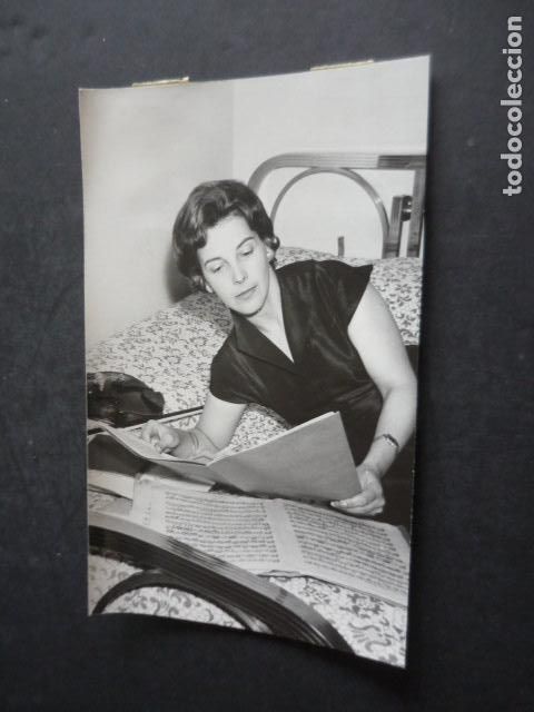 Fotos von Musikern: BEATRIZ TUSSET DIRECTORA VIOLINISTA ANTIGUA FOTOGRAFIA ORIGINAL 12 X 18 CM
