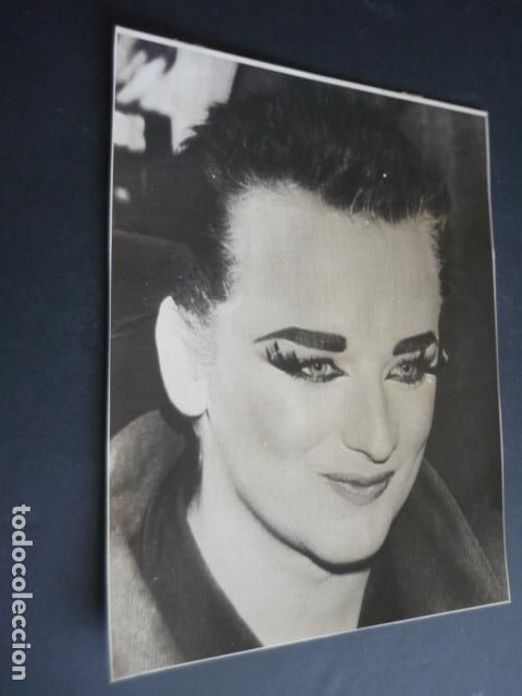 Fotos de Cantantes: BOY GEORGE CANTANTE ANTIGUA FOTOGRAFIA ORIGINAL 18 X 24 CM