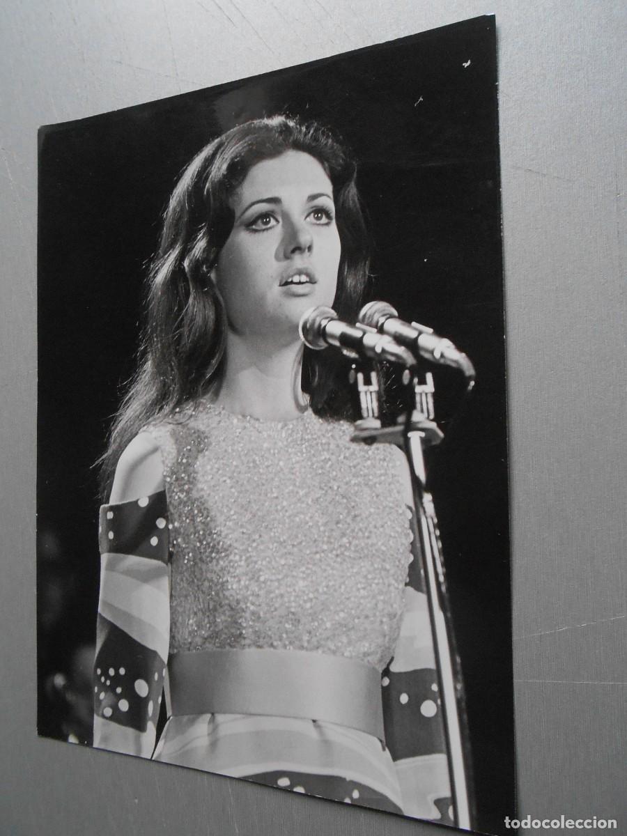 Fotos de Cantantes: FOTO de - GIGLIOLA CINQUETTI - de 18 x 24 cms