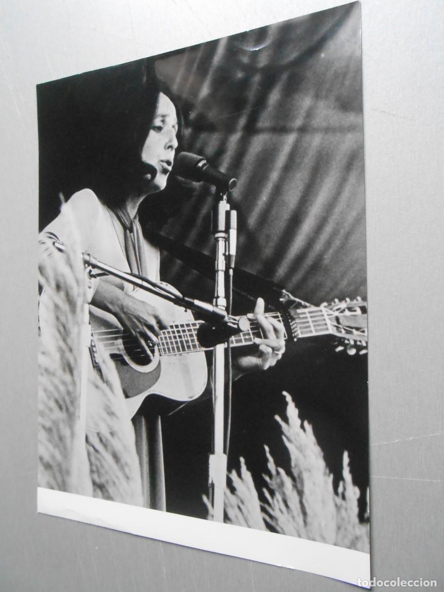 Fotos de Cantantes: FOTO de - JOAN BAEZ - de 18 x 24 cms