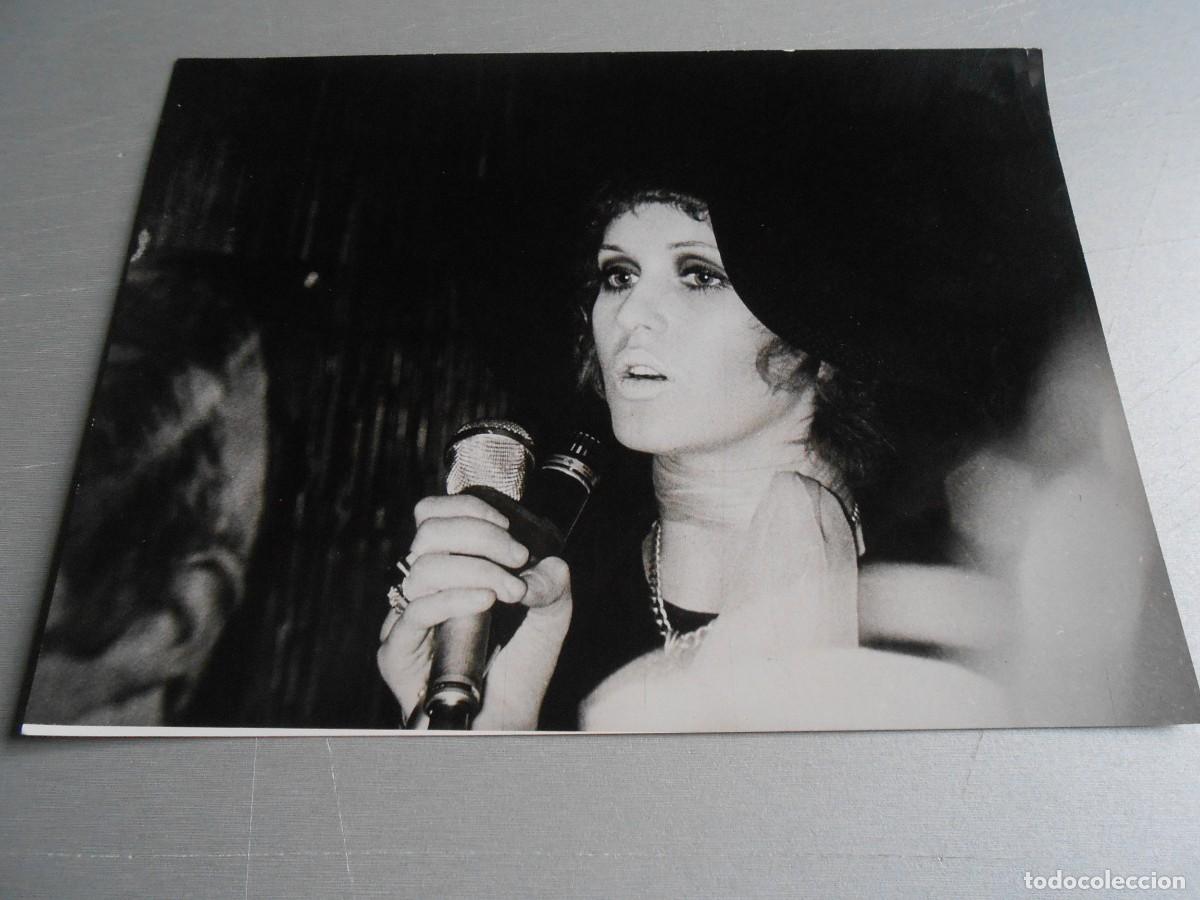 Fotos de Cantantes: FOTO de - JULIE DRISCOLL - de 24 x 18 cms
