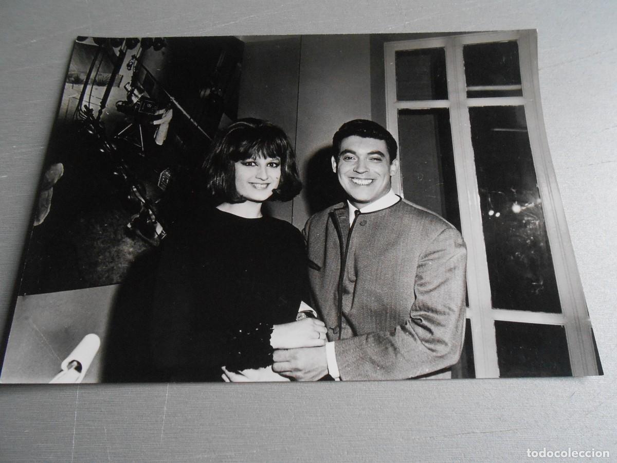 Fotos de Cantantes: FOTO de - MINA con ALBERTO CORTEZ - de 18 x 13 cms