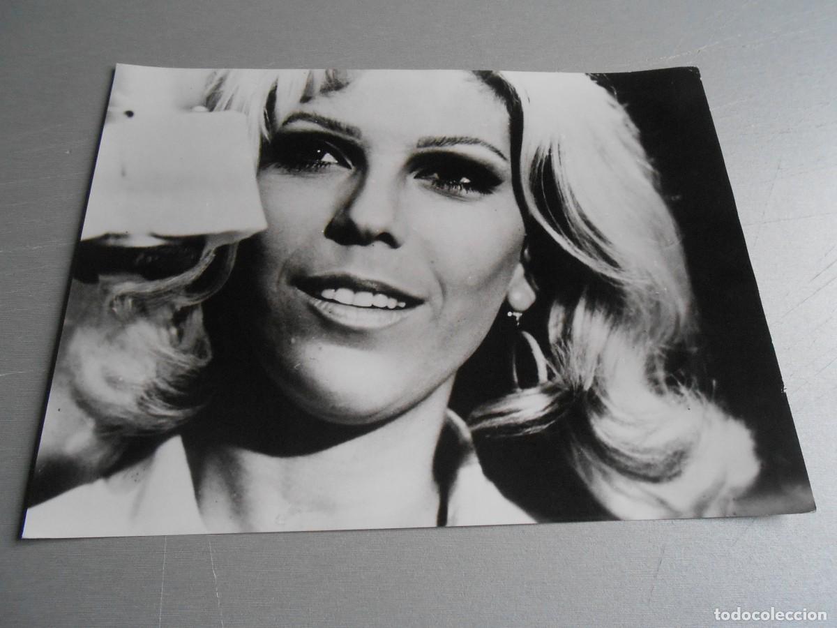 Fotos de Cantantes: FOTO de - NANCY SINATRA - de 24 x 18 cms