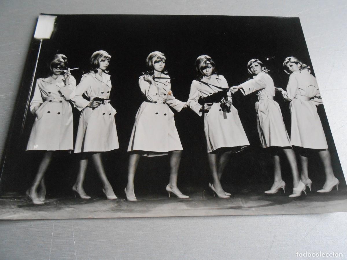 Fotos de Cantantes: FOTO de - NANCY SINATRA - de 24 x 18 cms
