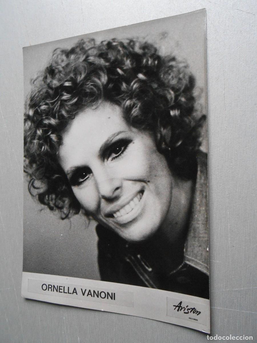 Fotos de Cantantes: FOTO de - ORNELLA VANONI - de 13 x 18 cms
