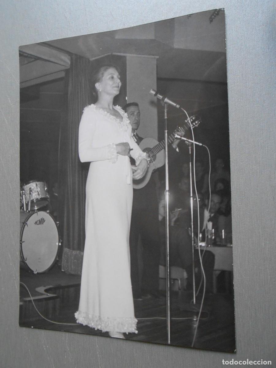 Fotos de Cantantes: FOTO de - MAR&Iacute;A DOLORES PRADERA - de 13 x 17,5 cms