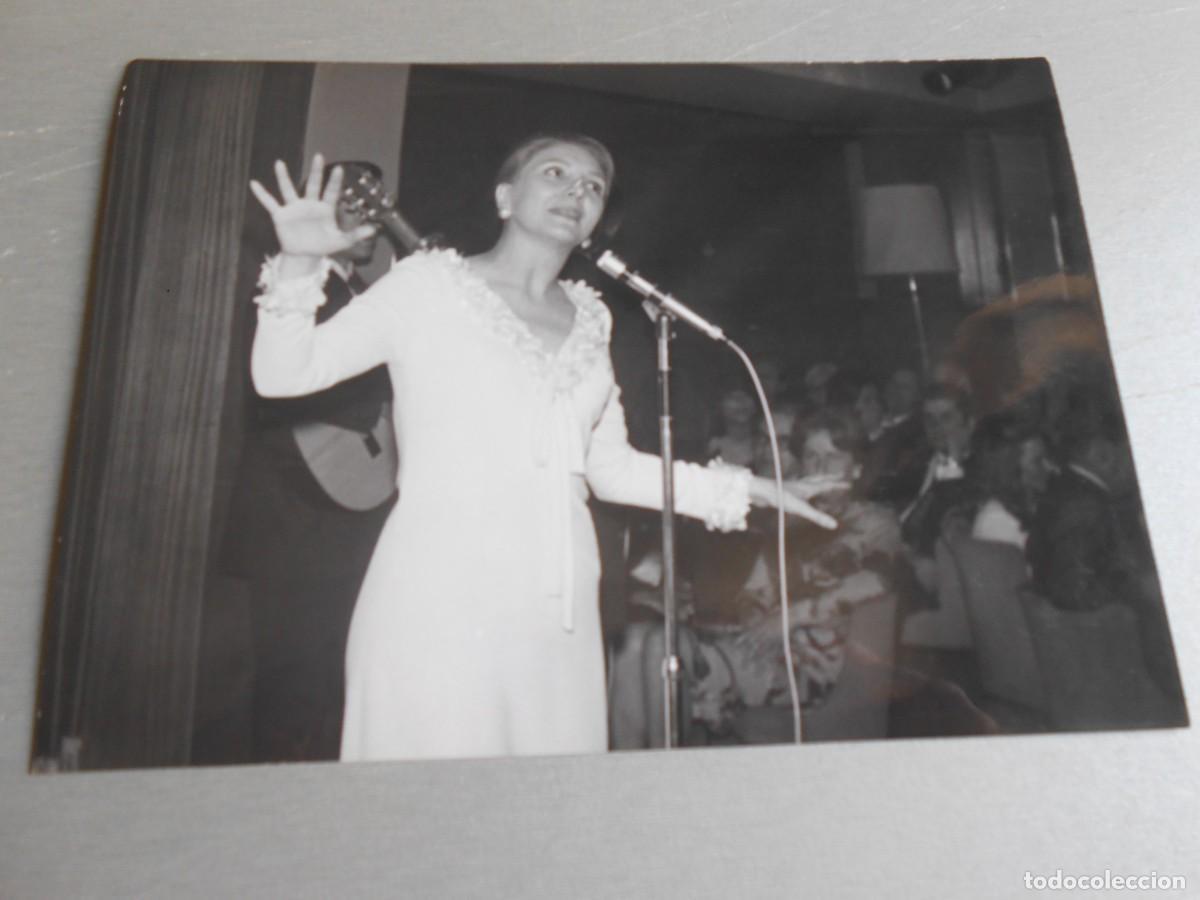 Fotos de Cantantes: FOTO de - MAR&Iacute;A DOLORES PRADERA - de 18 x 13 cms