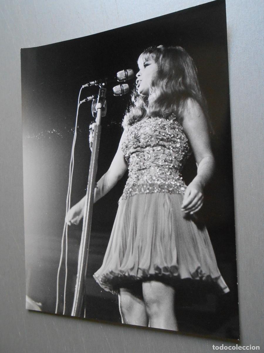 Fotos de Cantantes: FOTO de - ROSA MORENA - de 18 x 24 cms