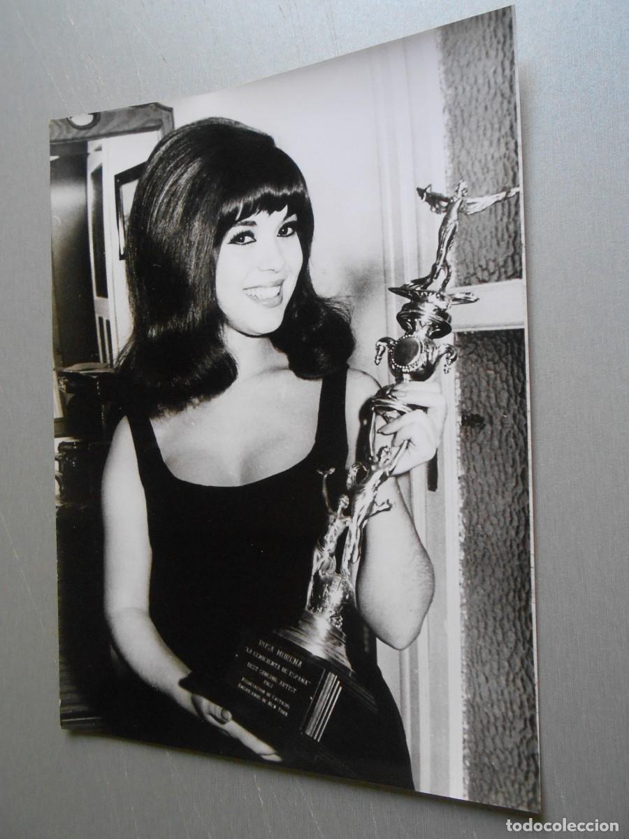Fotos de Cantantes: FOTO de - ROSA MORENA - de 18 x 24 cms
