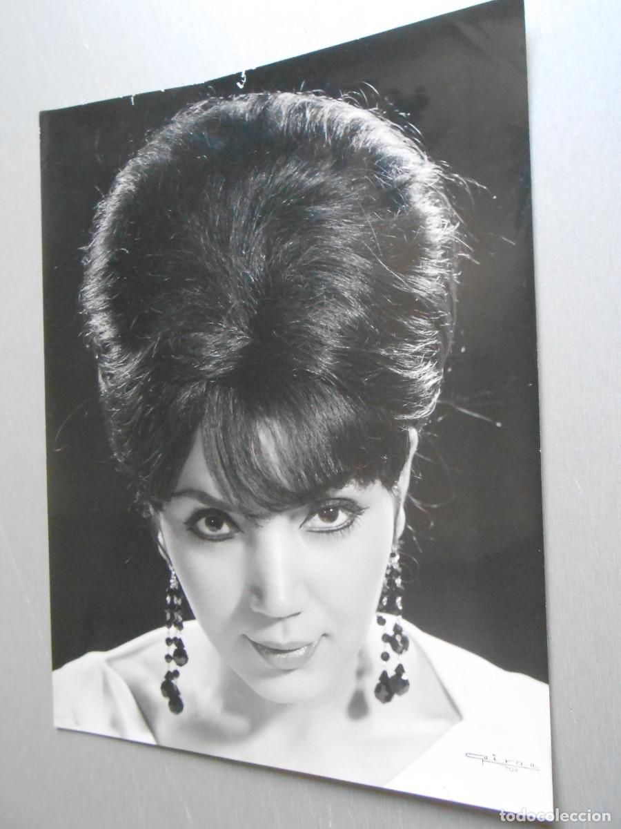 Fotos de Cantantes: FOTO de - ROSA MORENA - de 18 x 24 cms
