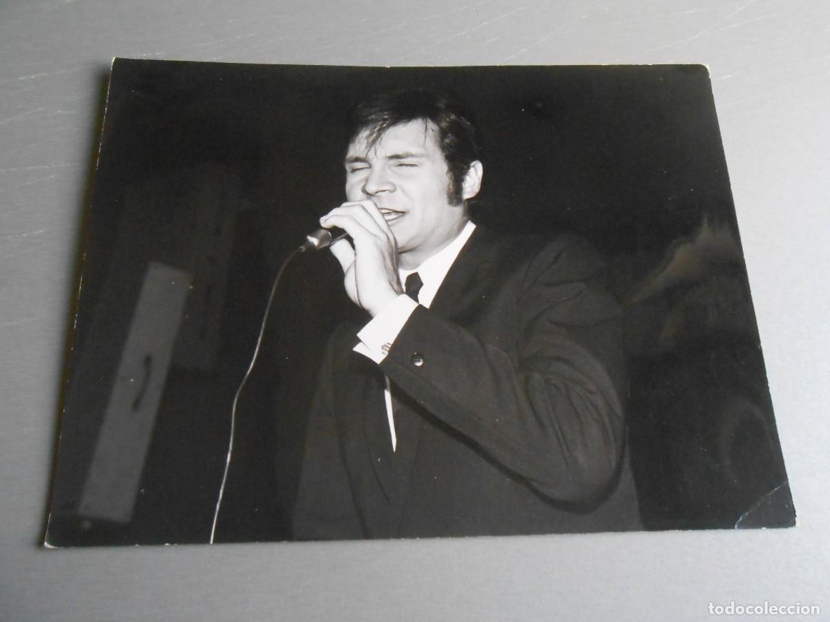 Fotos de Cantantes: FOTO de - BRUNO LOMAS - de 24 x 18 cms