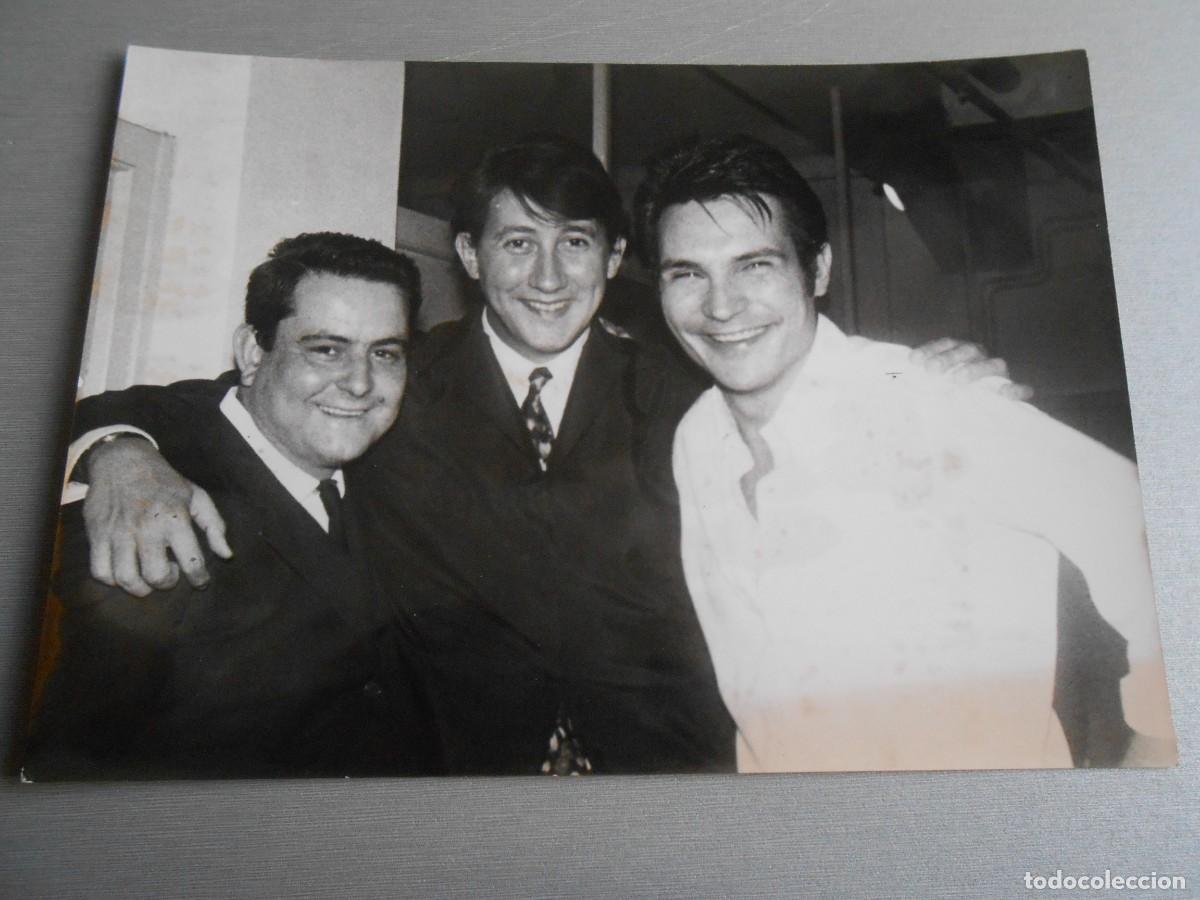 Fotos de Cantantes: FOTO de - BRUNO LOMAS con LUIS AGUILE y otro - de 18 x 12,5 cms