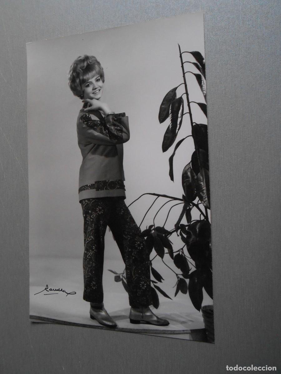 Fotos de Cantantes: FOTO de - BETINA - de 11,5 x 18 cms