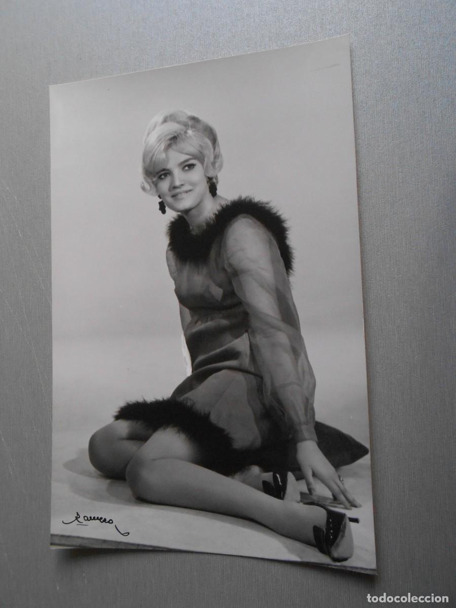Fotos de Cantantes: FOTO de - BETINA - de 11,5 x 18 cms