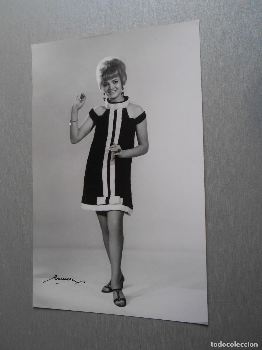 Fotos de Cantantes: FOTO de - BETINA - de 11,5 x 18 cms