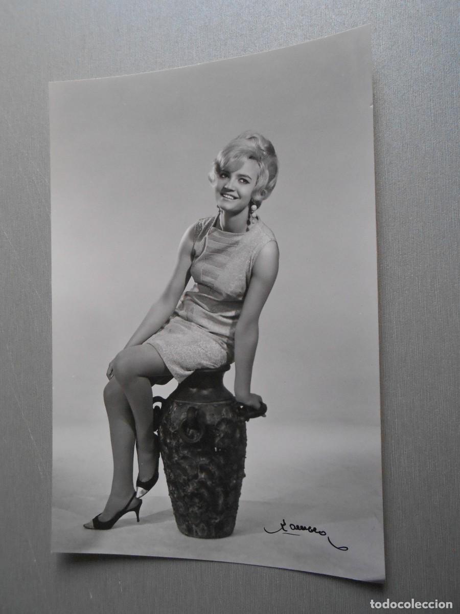Fotos de Cantantes: FOTO de - BETINA - de 11,5 x 17 cms