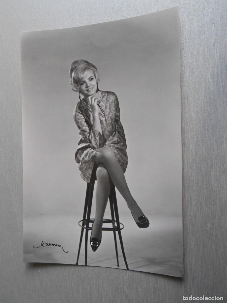 Fotos de Cantantes: FOTO de - BETINA - de 11,5 x 17 cms