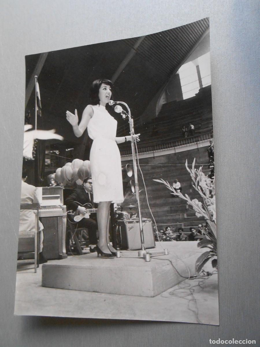 Fotos de Cantantes: FOTO de - FRANCISKA - de 13 x 18 cms