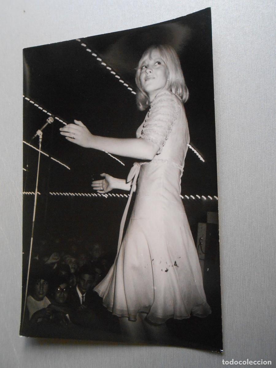 Fotos de Cantantes: FOTO de - SYLVIE VARTAN - de 12 x 18 cms