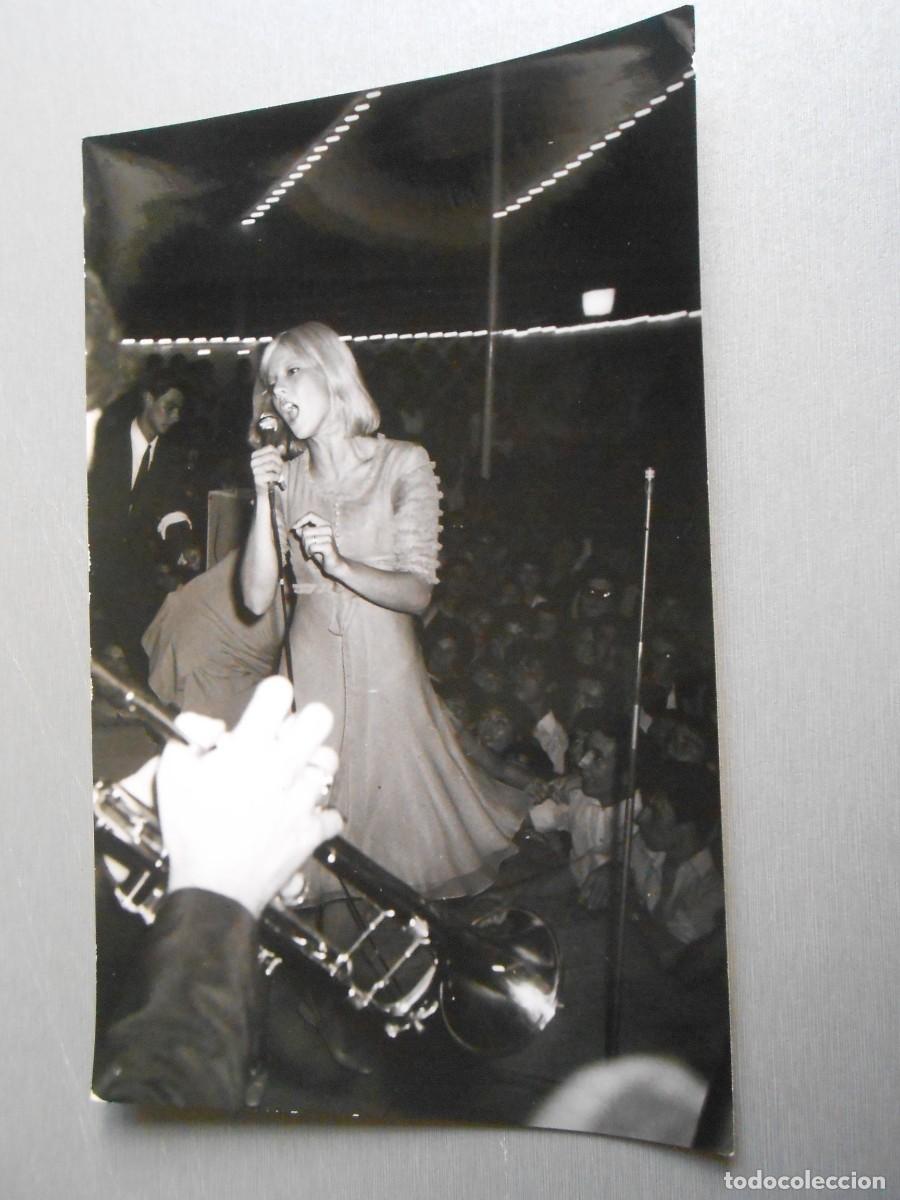 Fotos de Cantantes: FOTO de - SYLVIE VARTAN - de 11,5 x 18 cms