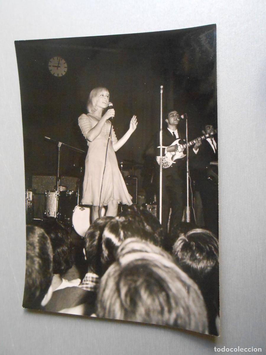 Fotos de Cantantes: FOTO de - SYLVIE VARTAN - de 13 x 18 cms