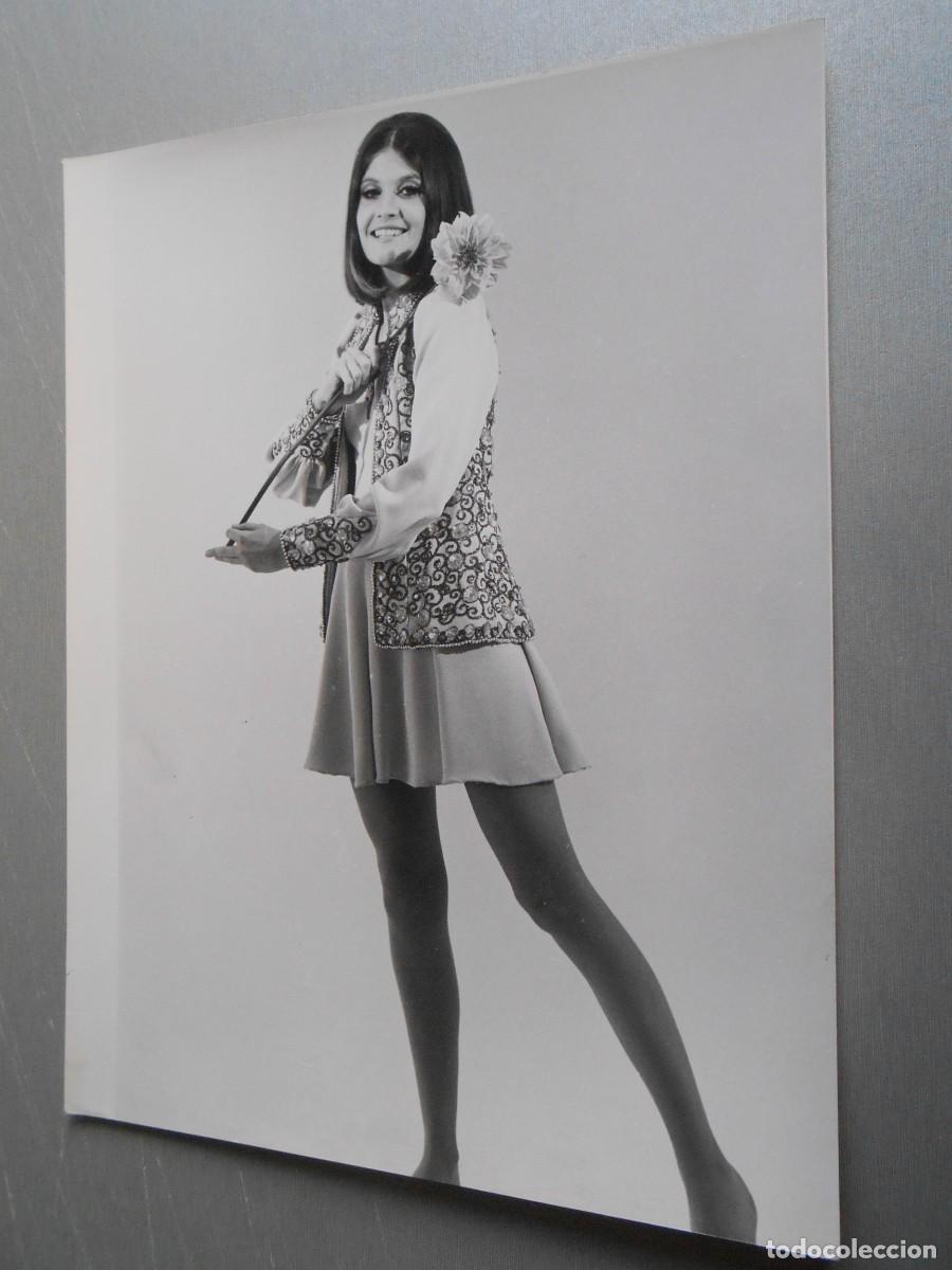 Fotos de Cantantes: FOTO de - SANDIE SHAW - de 18 x 24 cms