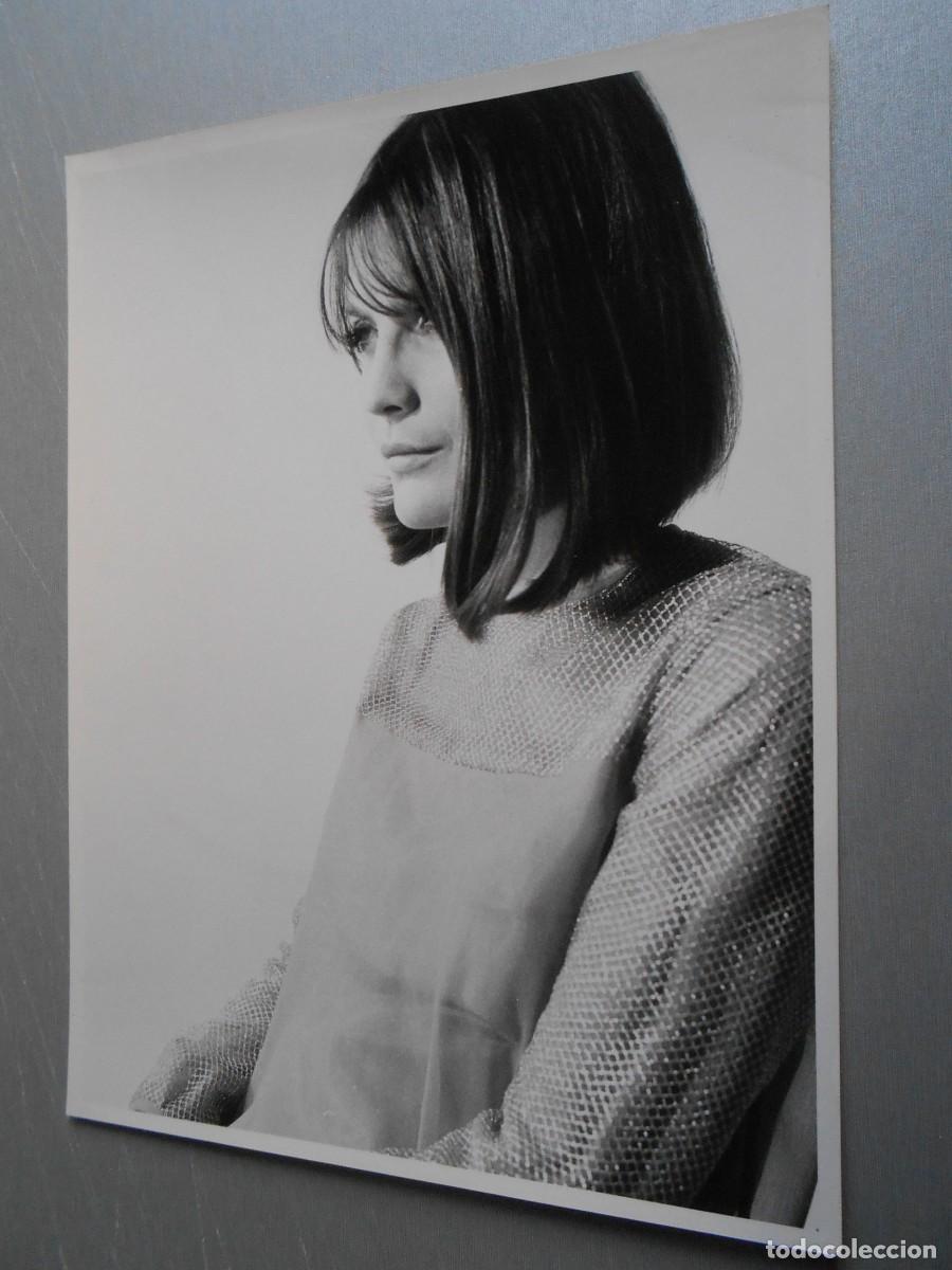Fotos de Cantantes: FOTO de - SANDIE SHAW - de 18 x 24 cms