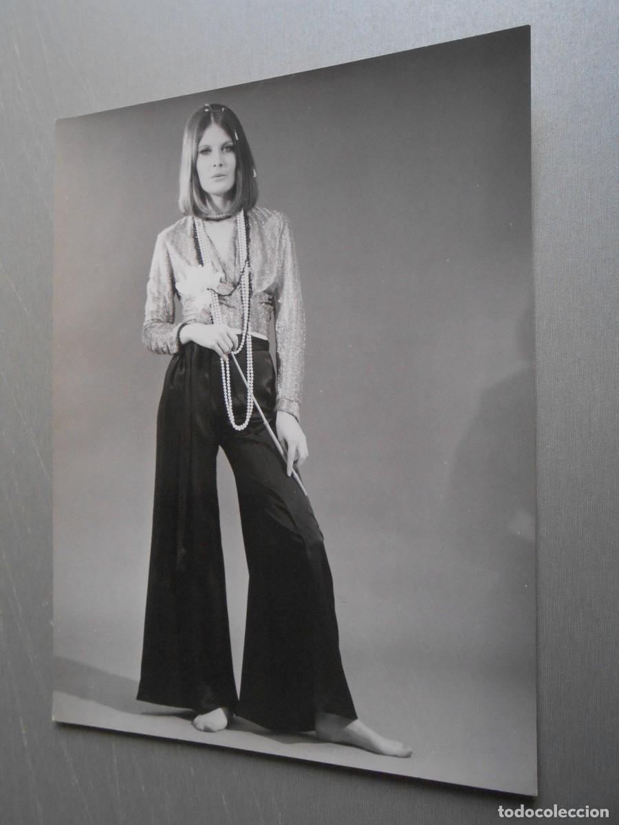 Fotos de Cantantes: FOTO de - SANDIE SHAW - de 18 x 24 cms