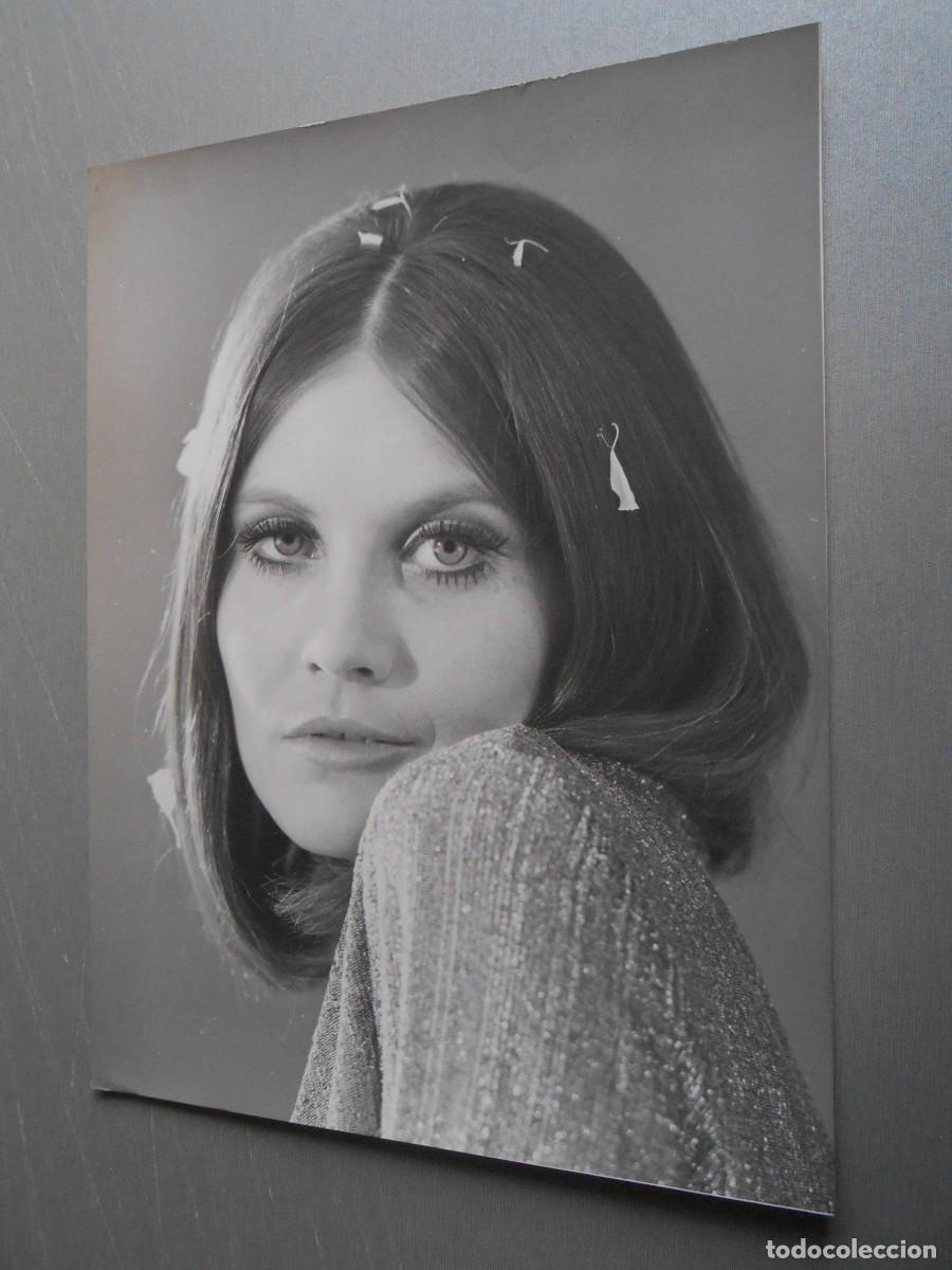 Fotos de Cantantes: FOTO de - SANDIE SHAW - de 18 x 24 cms