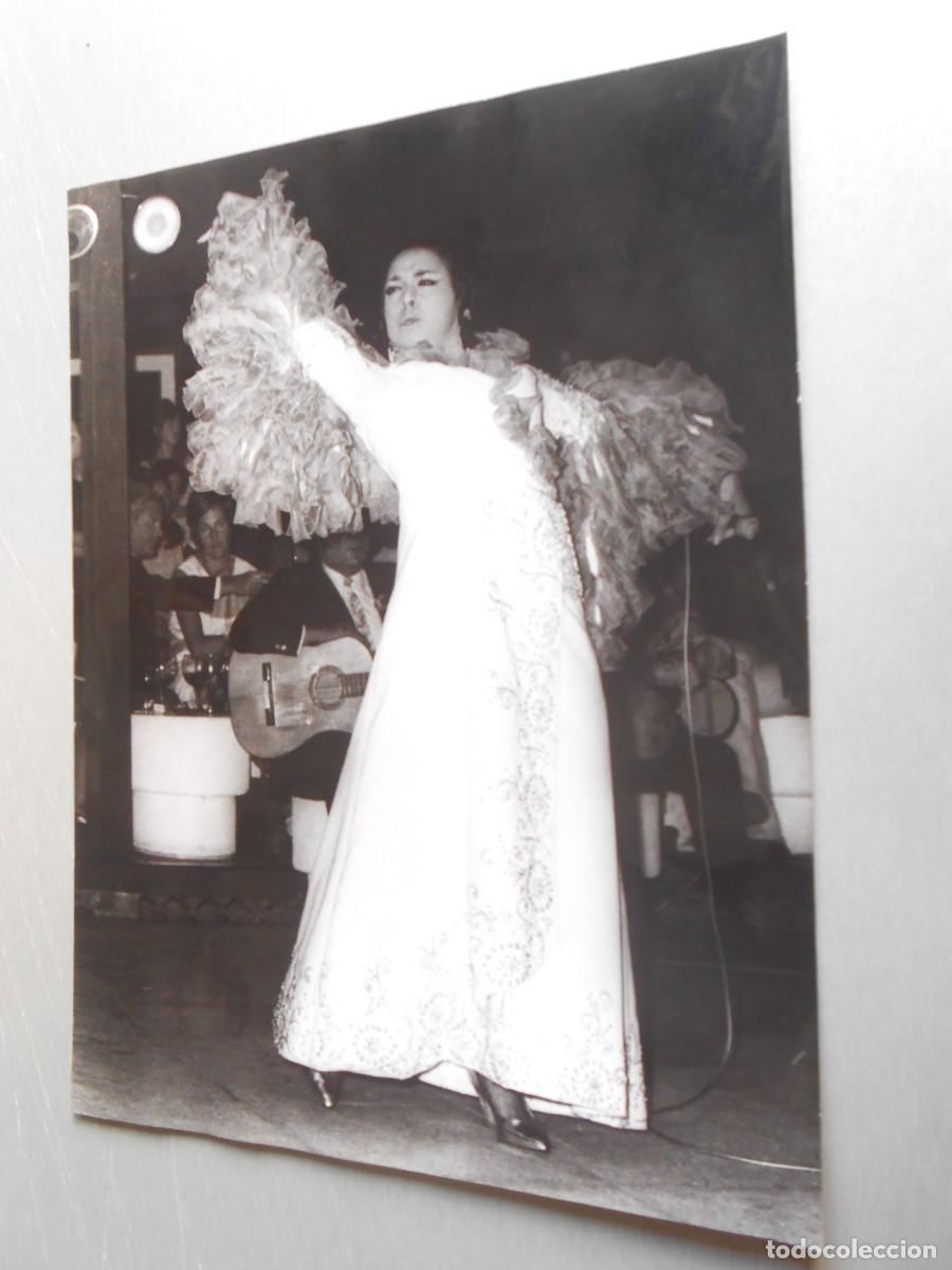 Fotos de Cantantes: FOTO de - DOLORES VARGAS - de 18 x 24 cms