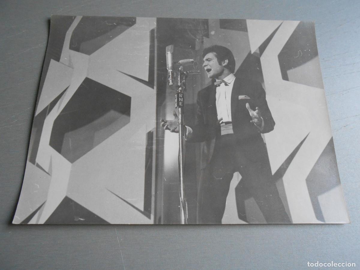 Fotos de Cantantes: FOTO de - BRUNO LOMAS - de 24 x 18 cms
