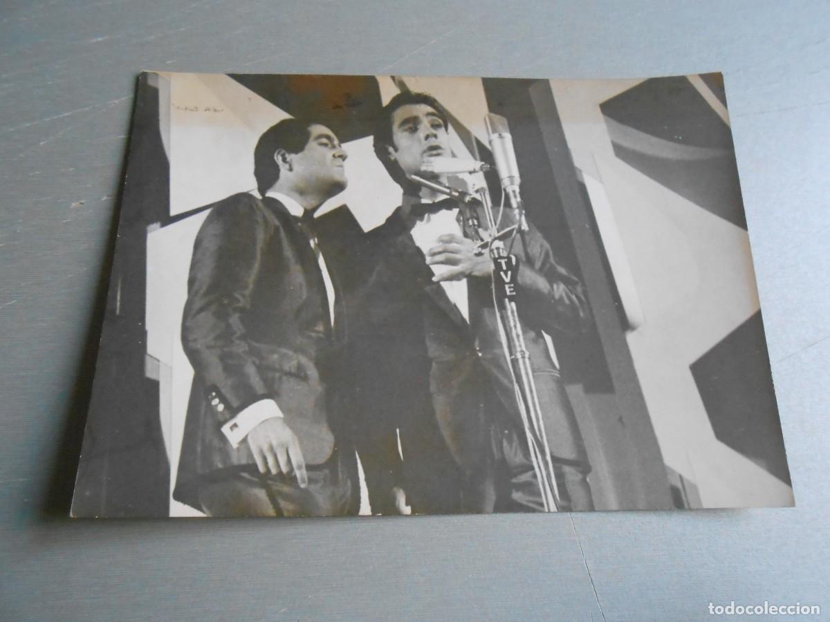 Fotos de Cantantes: FOTO de - DUO DINAMICO - de 17,5 x 13 cms -