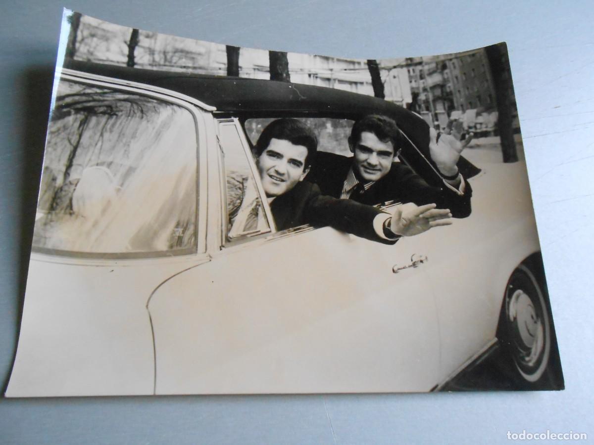 Fotos de Cantantes: FOTO de - DUO DINAMICO - de 24 x 18 cms -