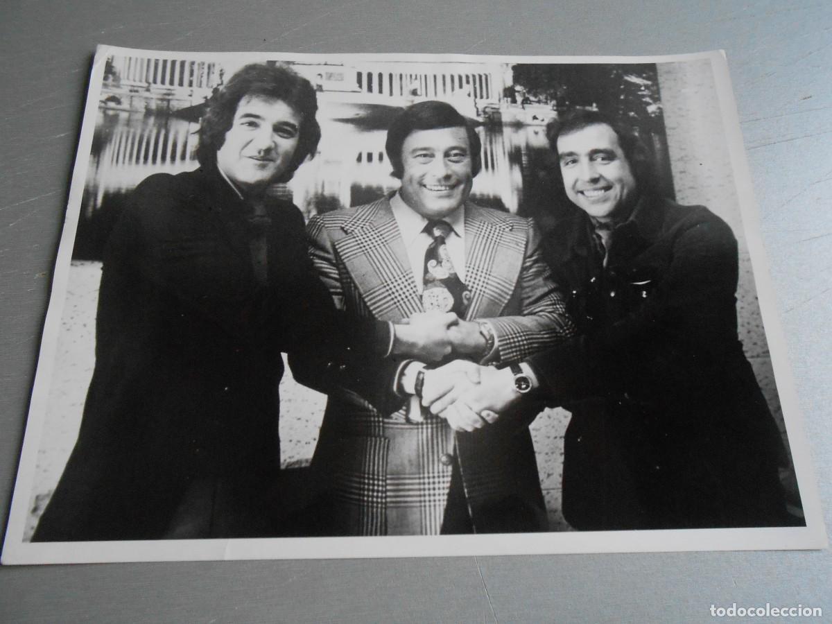 Fotos de Cantantes: FOTO de - Ram&oacute;n FARRAN - Sr. GAREA - Discos Columbia - MANOLO de la CALVA - de 24 x 18 cms -