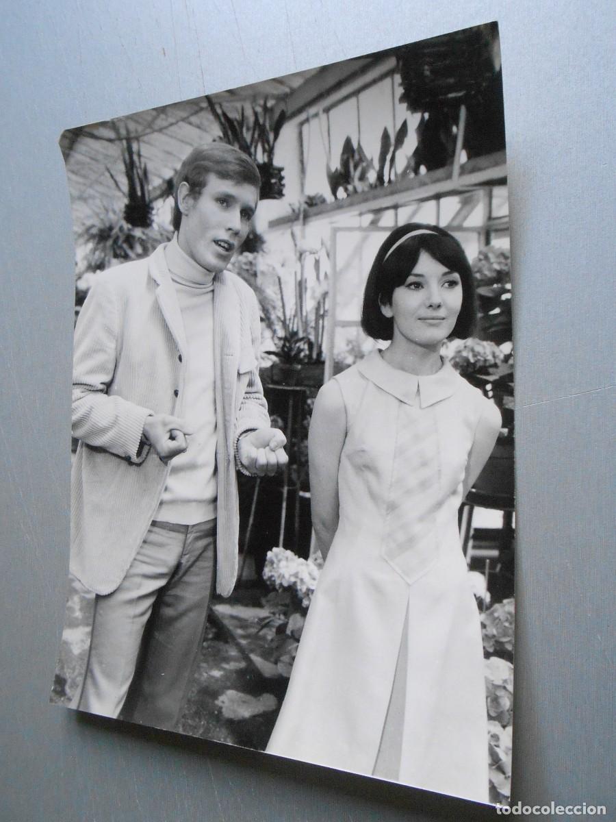 Fotos de Cantantes: FOTO de - MIKE KENNEDY film Los Chicos con las Chicas - - de 18 x 24 cms -