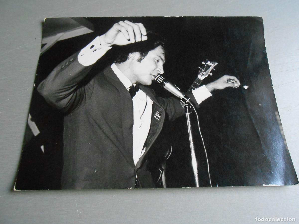 Fotos de Cantantes: FOTO de - BRUNO LOMAS - de 24 x 18 cms