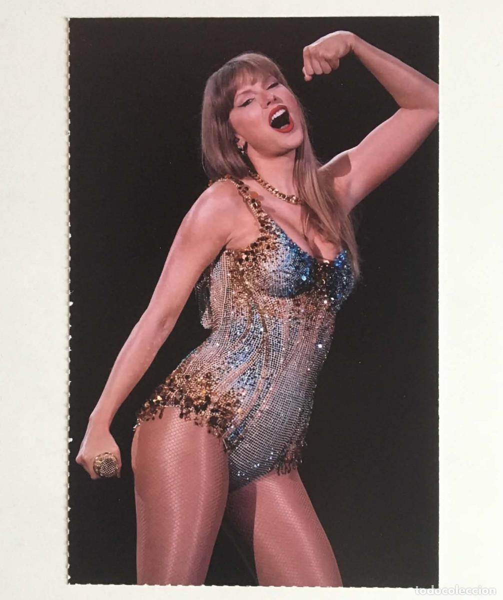 Photos de Chanteurs et Chanteuses: Taylor Swift The Eras Tour Fearless Era Collectible Postcard YouStar Magazine France Music