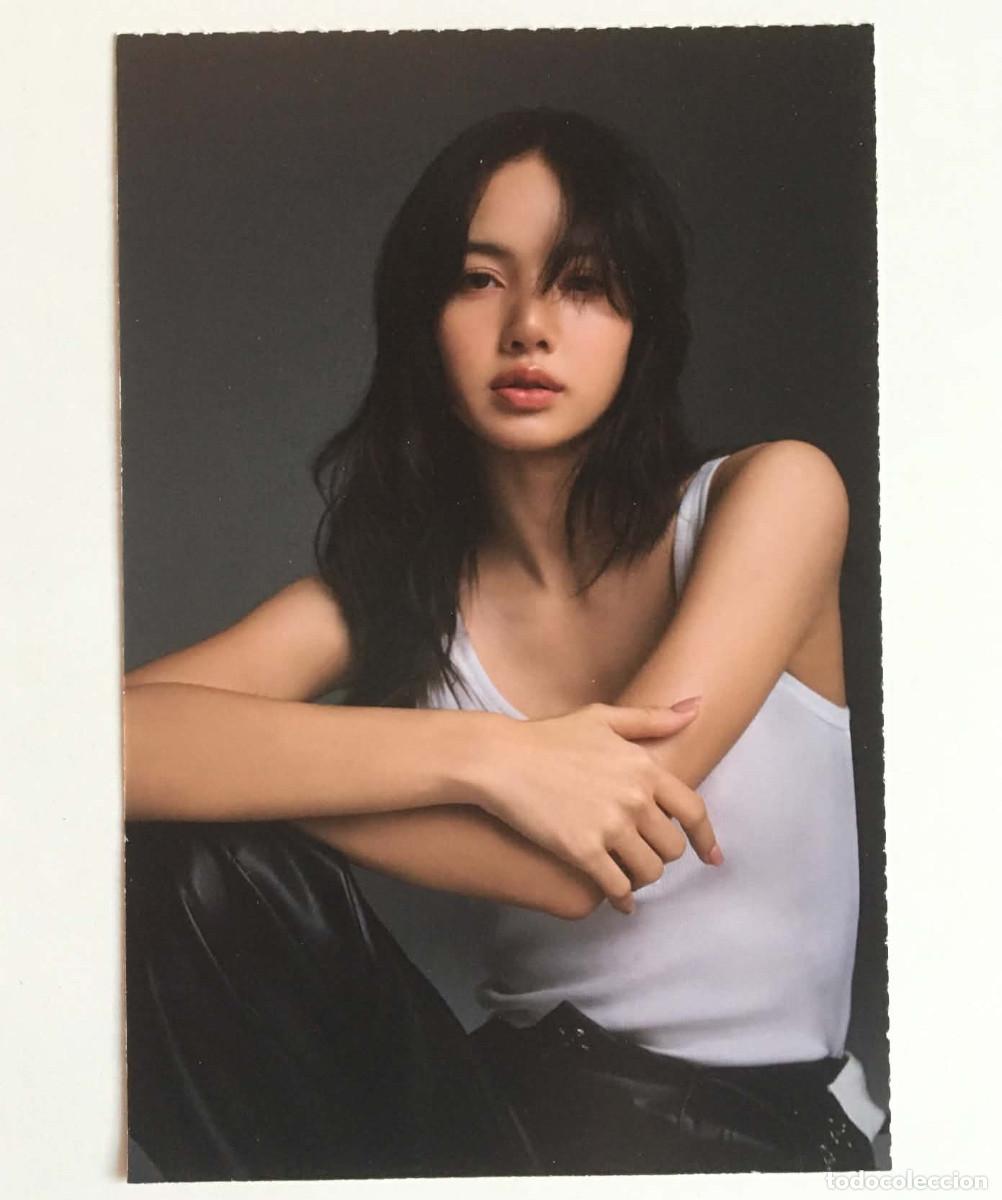 Fotos de Cantores: Lisa Blackpink Minimalist Grunge Era Postcard YouStar Magazine France 2024 Music K-Pop