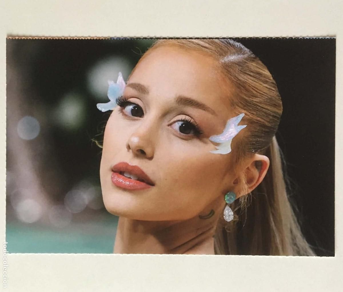 Fotos de Cantantes: Ariana Grande Close-Up Portrait Postcard YouStar Magazine France Music